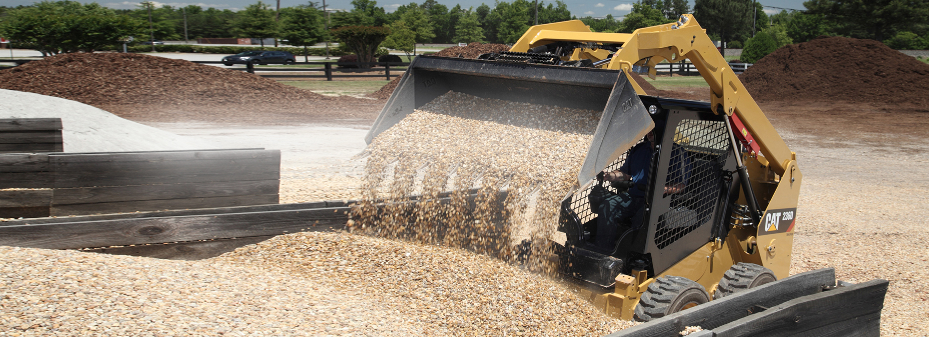 전천후 다목적 장비, <span>CAT 스키드 로더</span>